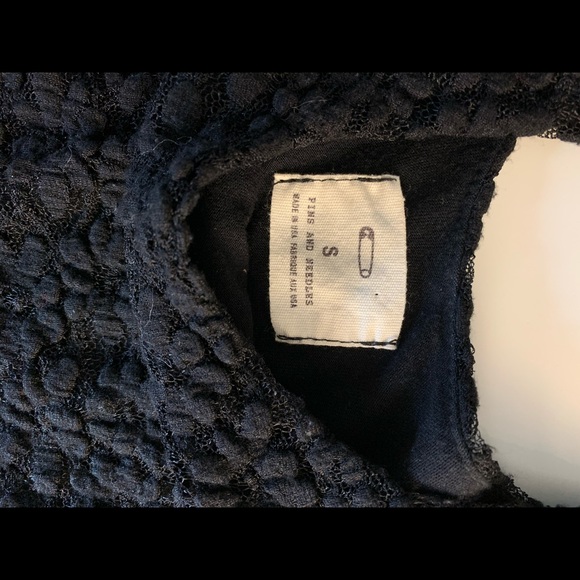 Black lace tank top - Picture 2 of 3